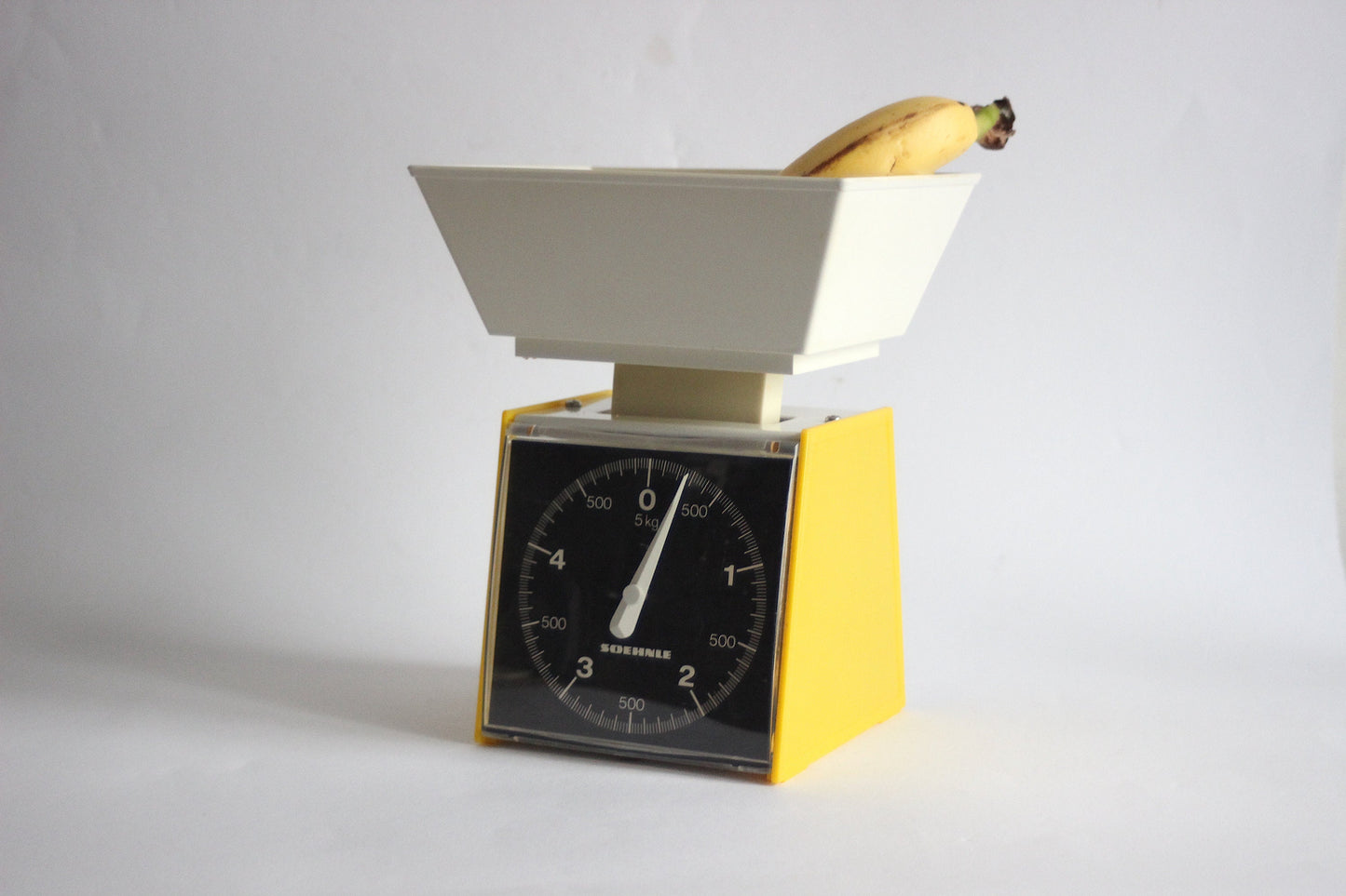 SOEHNLE Space age vintage kitchen scale. Yellow and white. Model 1200. Germany, 70s.