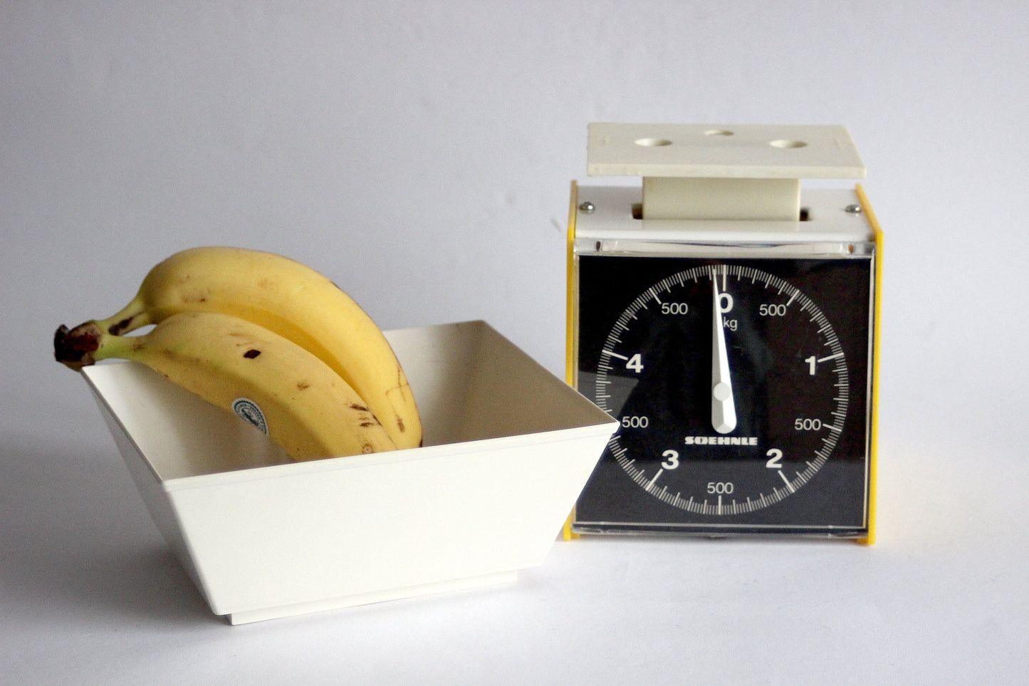 SOEHNLE Space age vintage kitchen scale. Yellow and white. Model 1200. Germany, 70s.