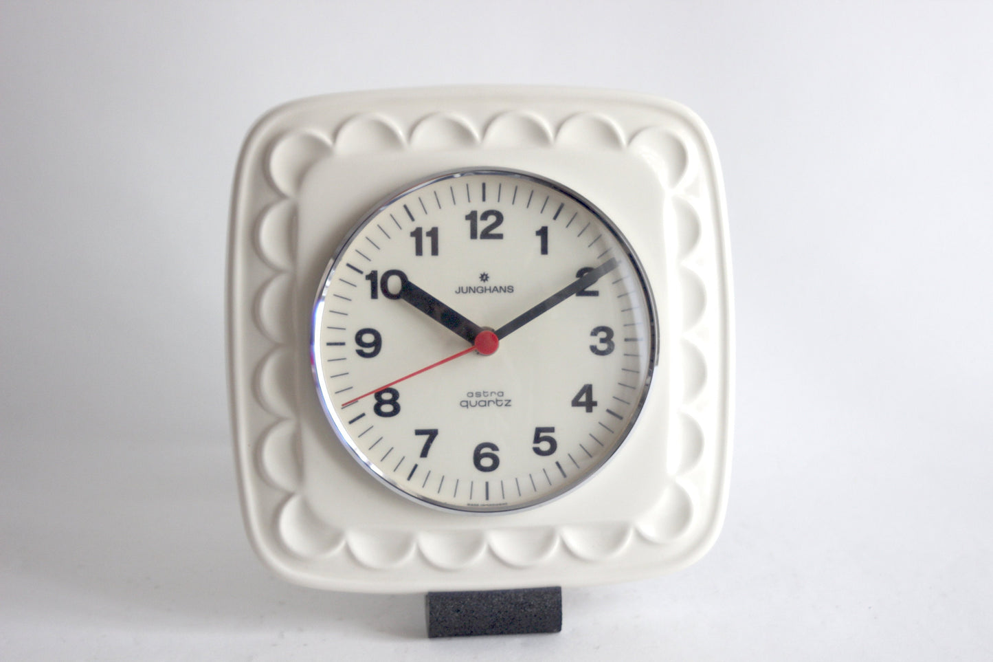 VINTAGE Wall clock from Junghans. Model 362/6058. Gemany 1978.
