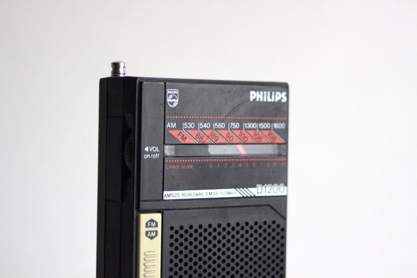 PHILIPS D1200 Pocket Radio. Hong Kong 1985.