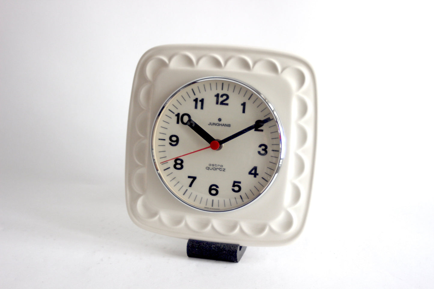 VINTAGE Wall clock from Junghans. Model 362/6058. Gemany 1978.