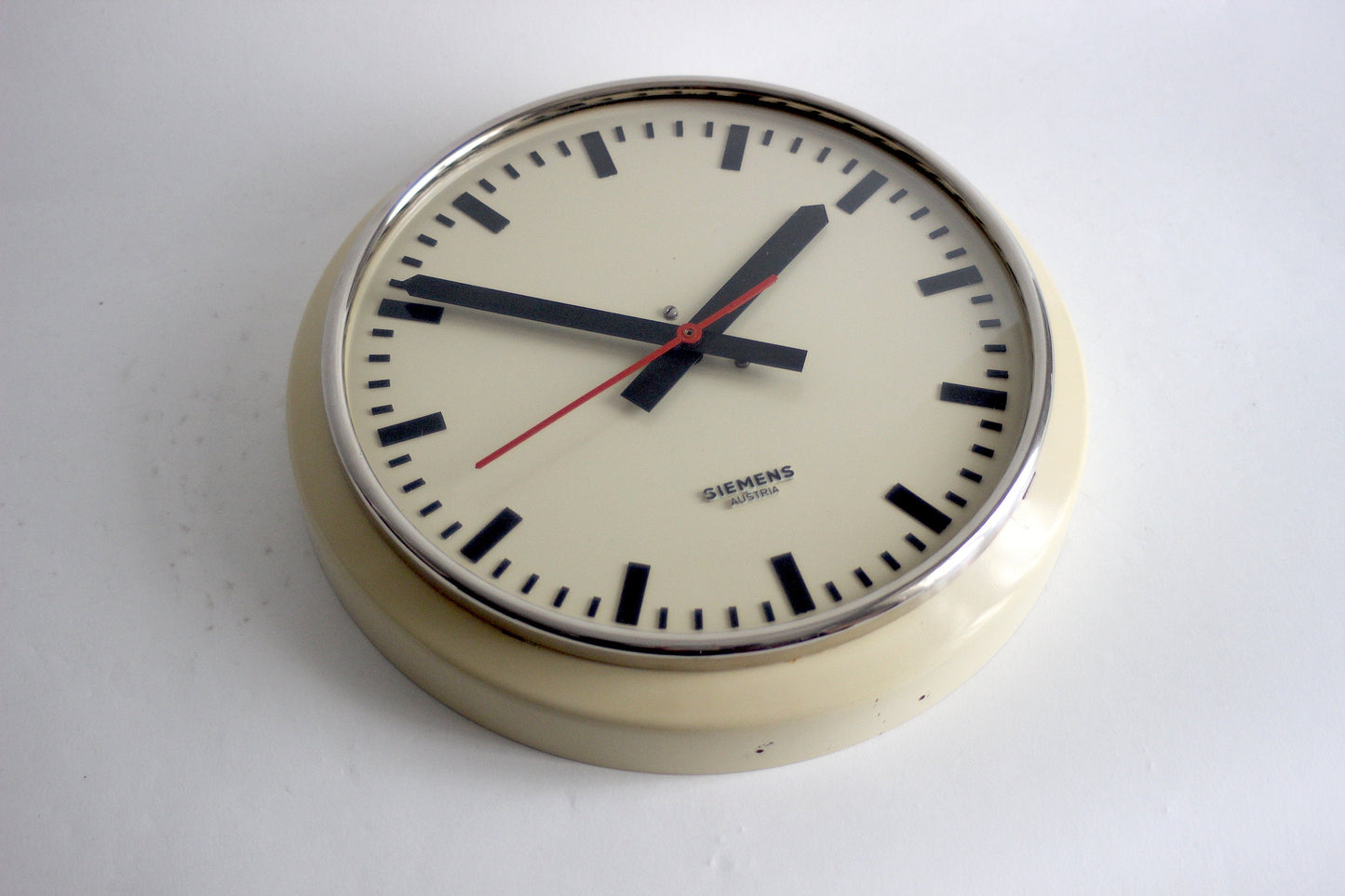 SIEMENS AUSTRIA factory / workshop wall clock. Austria 1950s. Completely original and serviced